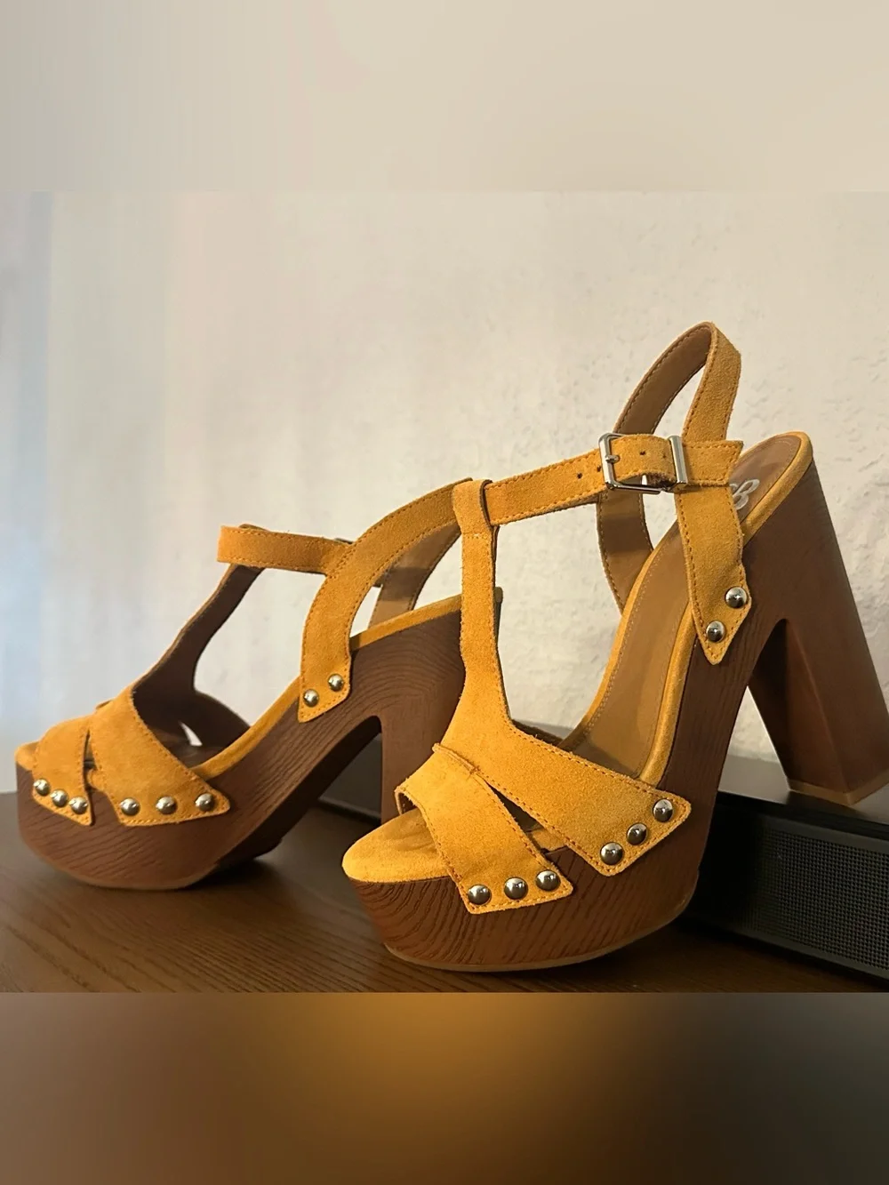 Gianni Bini Mustard Yellow Suede T-Strap Platform Sandals